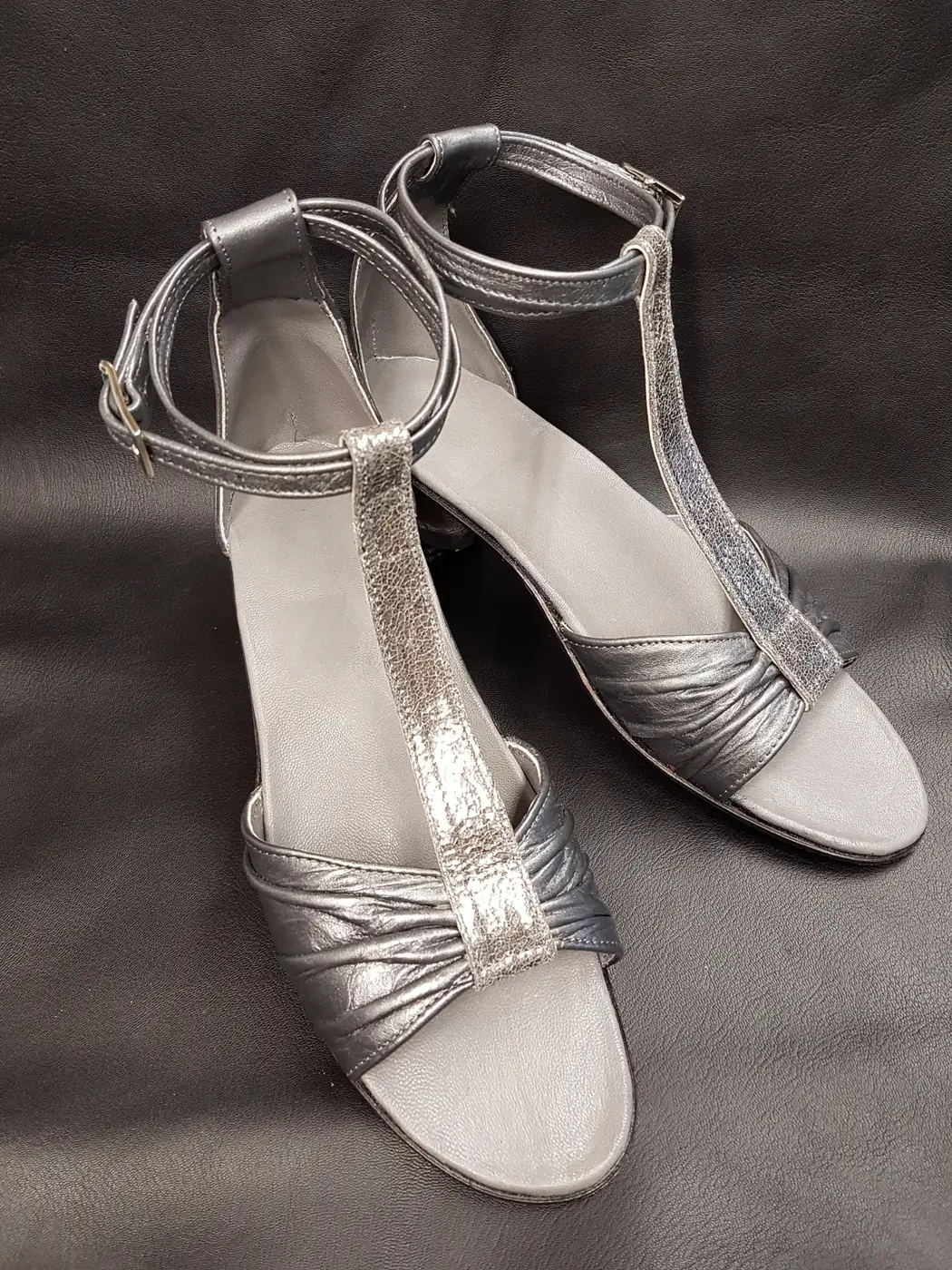 Silberne Sandalen nach Maß