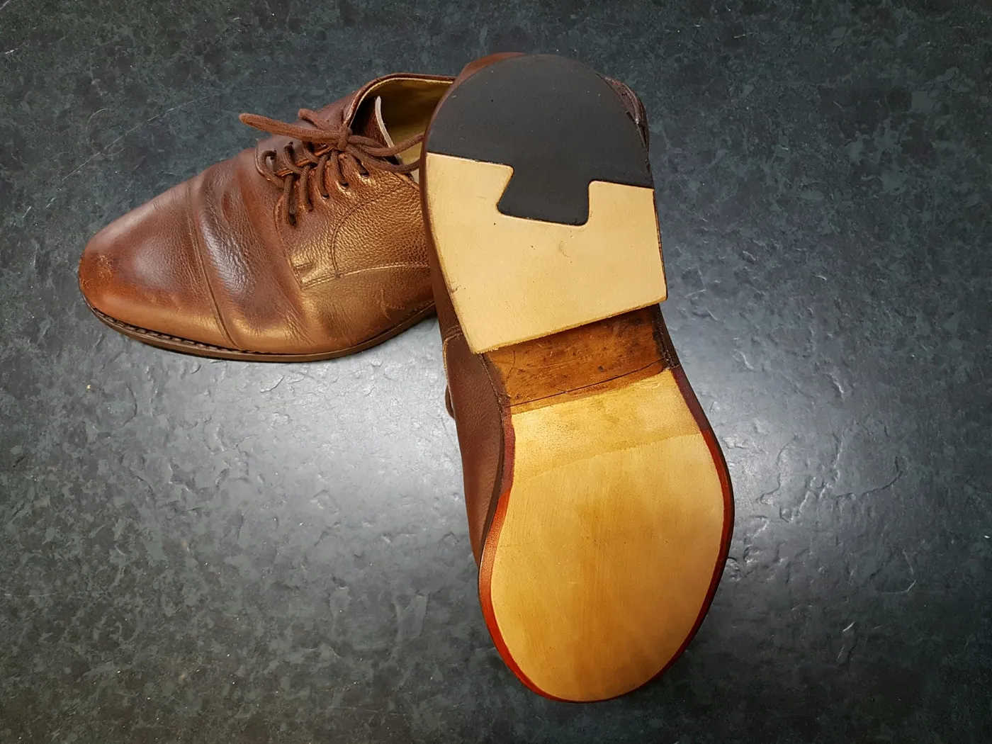 Schuh mit neuer Halbsohle
