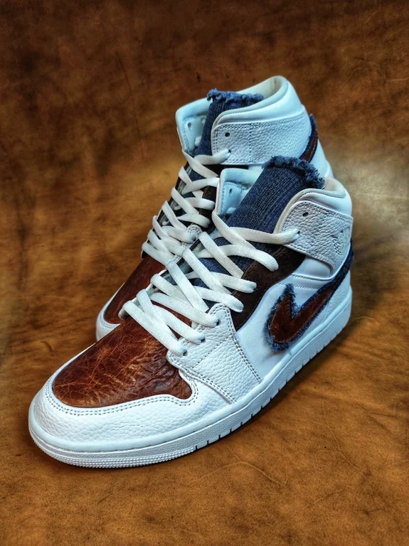 Detail einer Sneaker-Reparatur