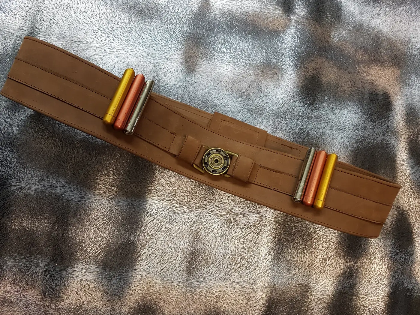 Handgefertigter Gürtel mit farbigen Details