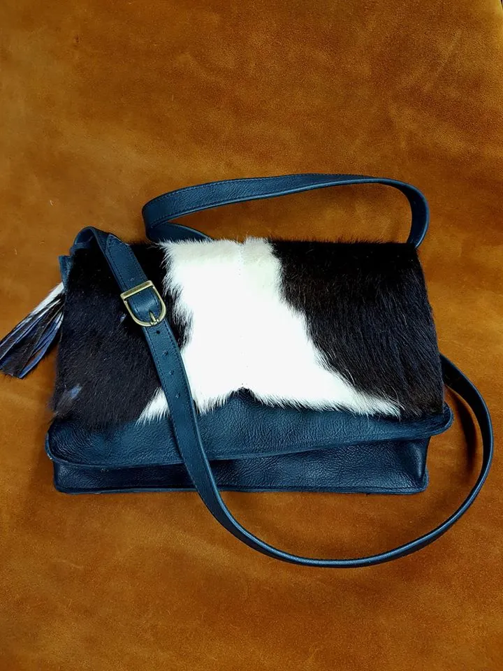 Handgefertigte Tasche aus Leder und Fell
